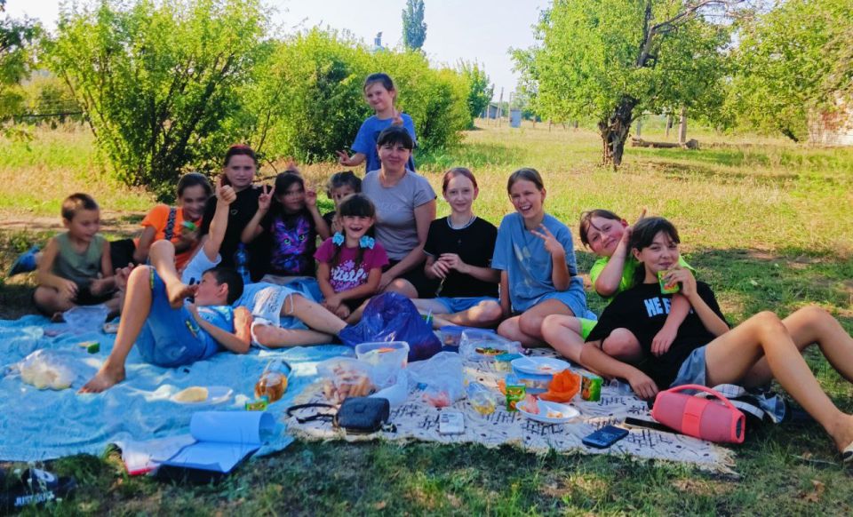 В Александропольском СДК к Международному Дню дружбы подготовили увлекательную развлекательно-игровую программу «Дружба начинается с улыбки» В Александропольском СДК к Международному Дню дружбы подготовили увлекательную развлекательно-игровую программу «Дружба начинается с улыбки»