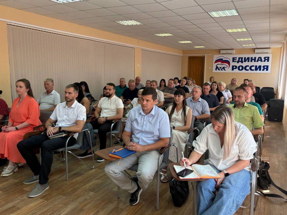 В Администрации Красного Луча состоялась встреча с предпринимателями округа В Администрации Красного Луча состоялась встреча с предпринимателями округа