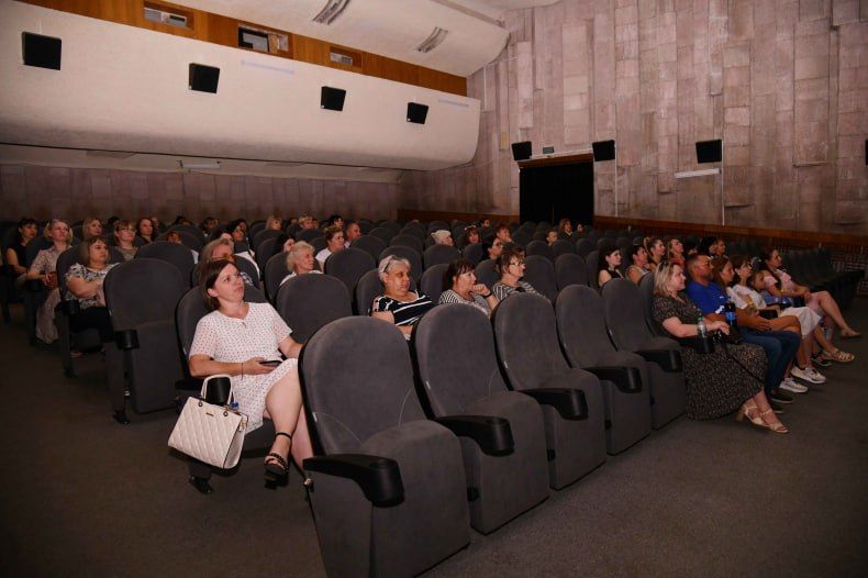 Единороссы Свердловского округа показали жителям фильм о легендарной фигуристке Ирине Родниной Единороссы Свердловского округа показали жителям фильм о легендарной фигуристке Ирине Родниной