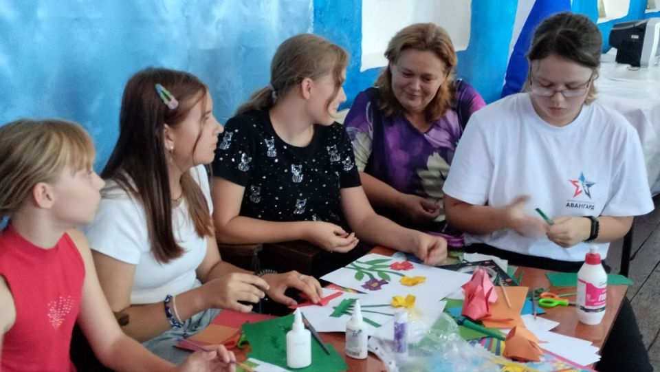 В рамках рабочей поездки Глава городского округа город Ровеньки посетил сельский клуб в селе Платоновка, где ознакомился с деятельностью творческих кружков и работой учреждения культуры В рамках рабочей поездки Глава городского округа город Ровеньки посетил сельский клуб в селе Платоновка, где ознакомился с деятельностью творческих кружков и работой учреждения культуры