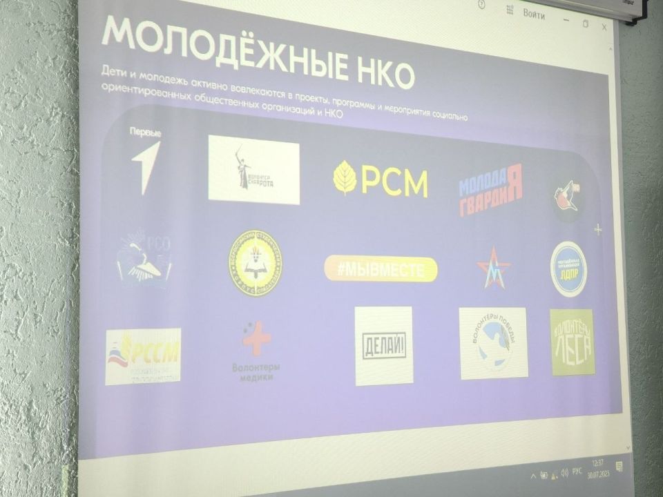 Министр молодежной политики ЛНР Михаил Голубович побывал с рабочим визитом в Брянке Министр молодежной политики ЛНР Михаил Голубович побывал с рабочим визитом в Брянке
