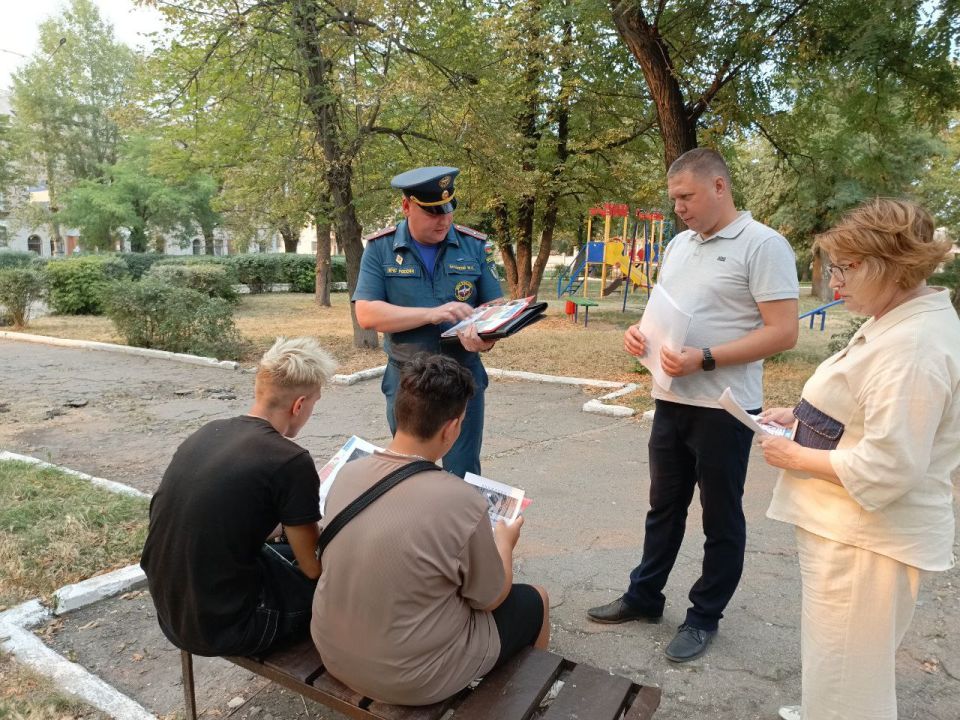 Активисты «Единой России» продолжают осуществлять контроль за безопасностью детских площадок Активисты «Единой России» продолжают осуществлять контроль за безопасностью детских площадок