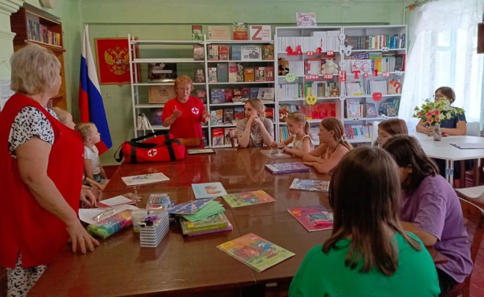 В пгт Дубовский под эгидой «Общества Красного Креста» инициирована реализация программы «Детское творческое развитие» В пгт Дубовский под эгидой «Общества Красного Креста» инициирована реализация программы «Детское творческое развитие»