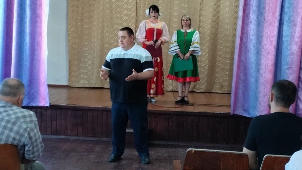 В рамках рабочей поездки Глава городского округа город Ровеньки посетил сельский клуб в селе Платоновка, где ознакомился с деятельностью творческих кружков и работой учреждения культуры В рамках рабочей поездки Глава городского округа город Ровеньки посетил сельский клуб в селе Платоновка, где ознакомился с деятельностью творческих кружков и работой учреждения культуры