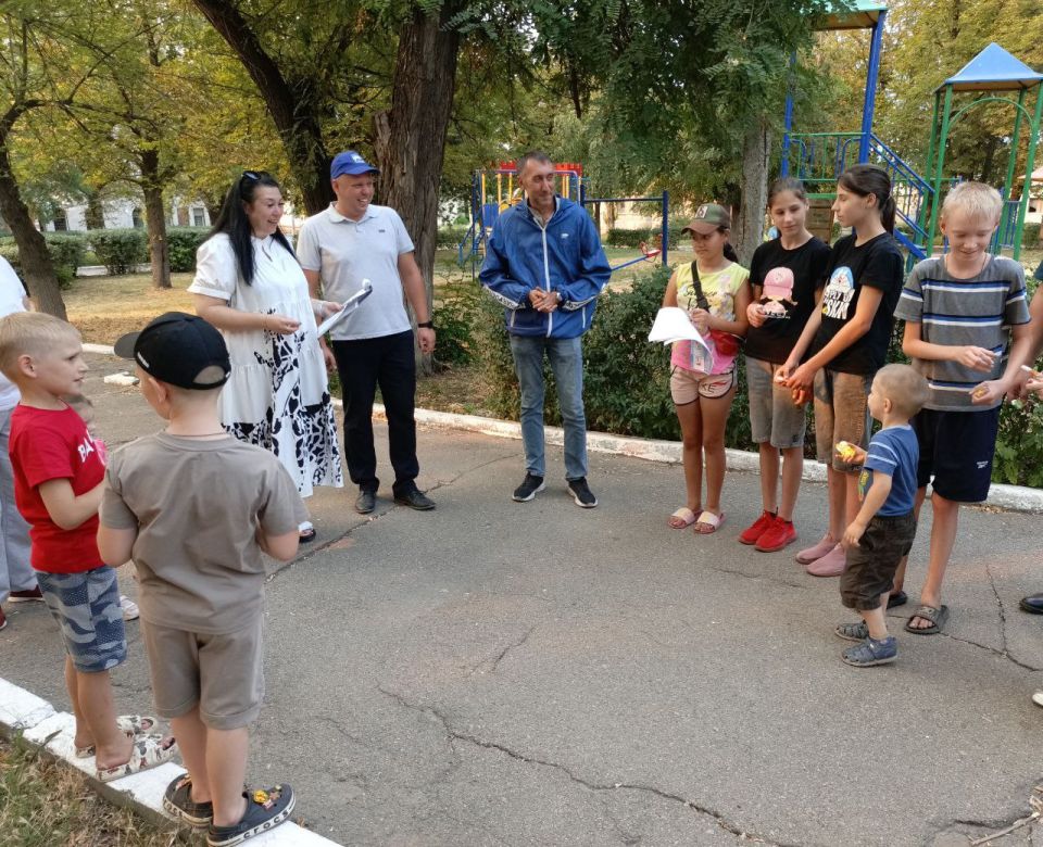 В День дружбы единороссы провели яркое мероприятие для детей и взрослых В День дружбы единороссы провели яркое мероприятие для детей и взрослых