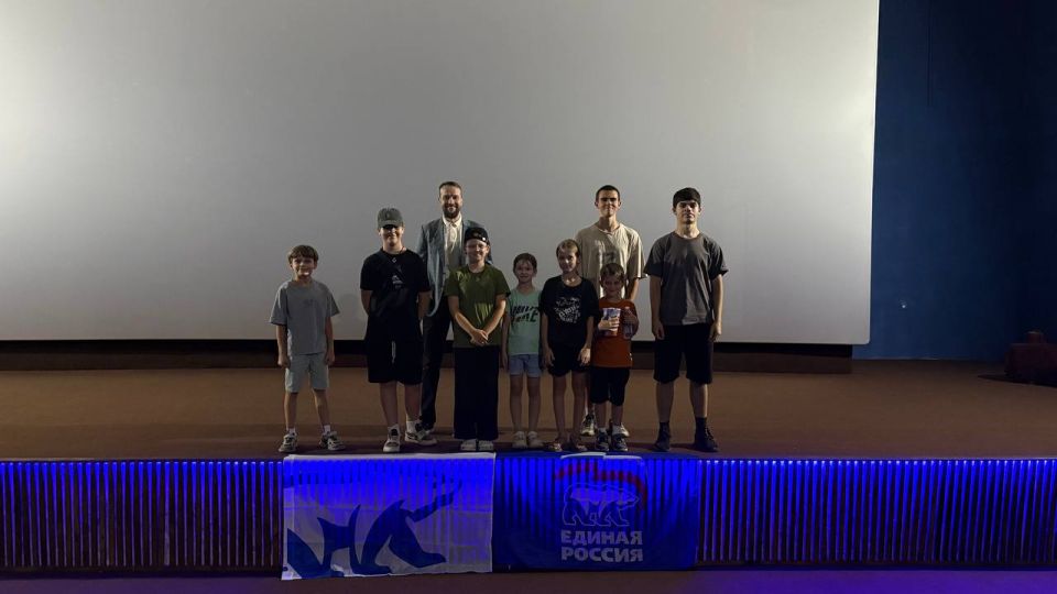 В рамках проекта «Детский спорт» партии «Единая Россия» при поддержке Министерства культуры ЛНР в кинотеатрах и кинозалах Луганской Народной Республики прошел масштабный бесплатный показ биографического фильма «Роднина»... В рамках проекта «Детский спорт» партии «Единая Россия» при поддержке Министерства культуры ЛНР в кинотеатрах и кинозалах Луганской Народной Республики прошел масштабный бесплатный показ биографического фильма «Роднина»...