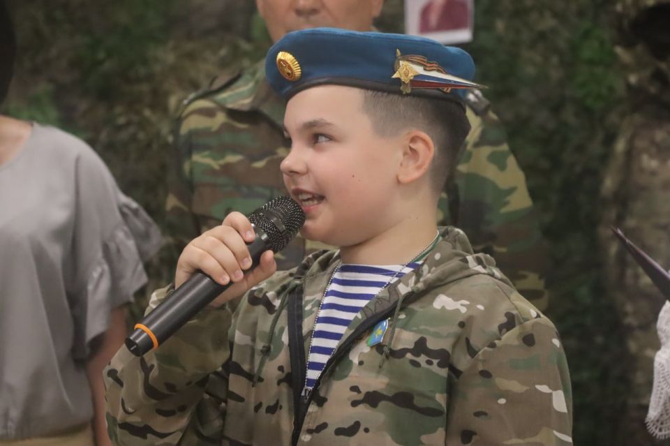 Выставка, приуроченная ко к 95-летию Воздушно-десантных войск, открылась в Северодонецке Выставка, приуроченная ко к 95-летию Воздушно-десантных войск, открылась в Северодонецке