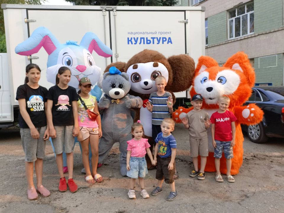 В День дружбы единороссы провели яркое мероприятие для детей и взрослых В День дружбы единороссы провели яркое мероприятие для детей и взрослых