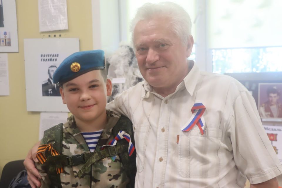 Выставка, приуроченная ко к 95-летию Воздушно-десантных войск, открылась в Северодонецке Выставка, приуроченная ко к 95-летию Воздушно-десантных войск, открылась в Северодонецке