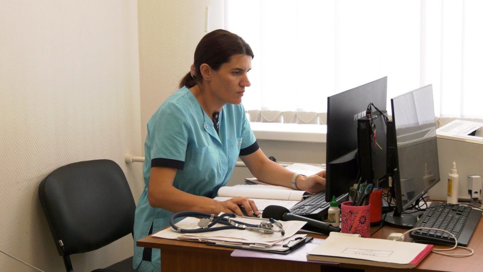 В Краснодонской многопрофильной больнице работают восемь тюменских врачей разного профиля: терапевты, педиатр, хирург, анестезиолог В Краснодонской многопрофильной больнице работают восемь тюменских врачей разного профиля: терапевты, педиатр, хирург, анестезиолог