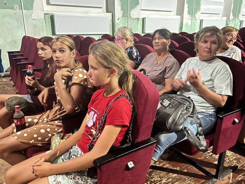 Кинопоказ в Петровке: «ЕДИНАЯ РОССИЯ» представила биографический фильм о спорте Кинопоказ в Петровке: «ЕДИНАЯ РОССИЯ» представила биографический фильм о спорте