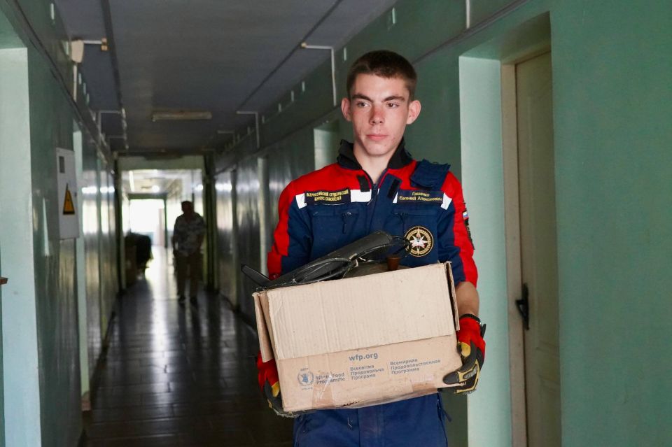 Добровольцы Луганского РО ВСКС помогают переселенцам Добровольцы Луганского РО ВСКС помогают переселенцам