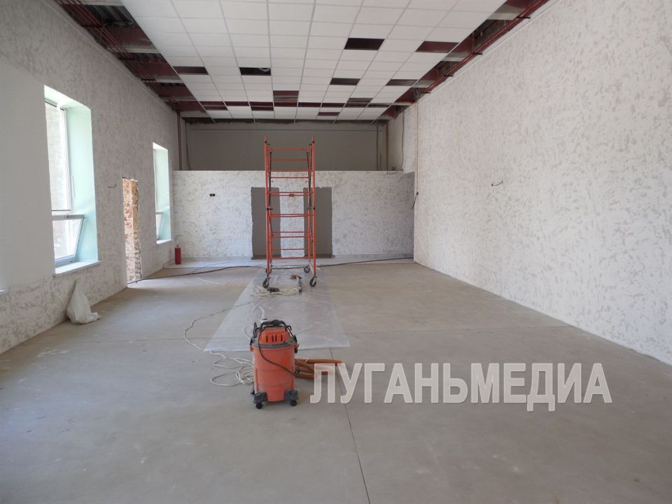 В спорткомплексе Славяносербска продолжаются ремонтно-восстановительные работы В спорткомплексе Славяносербска продолжаются ремонтно-восстановительные работы
