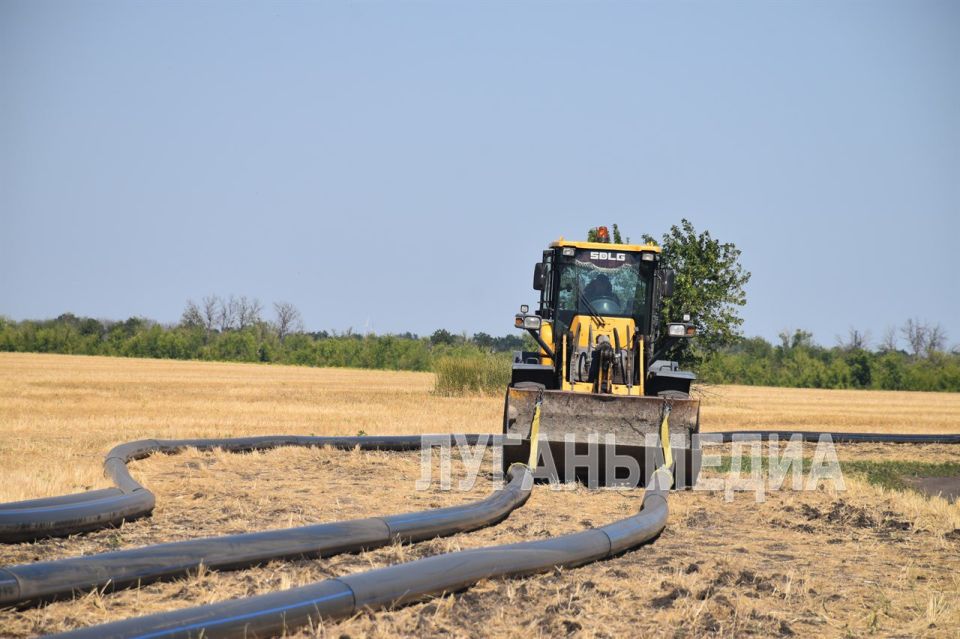 В Ровеньках продолжаются работы по замене водовода В Ровеньках продолжаются работы по замене водовода