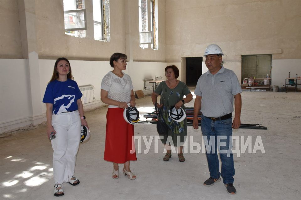 В Антрацитовском муниципальном округе продолжается ремонт средней школы № 3 В Антрацитовском муниципальном округе продолжается ремонт средней школы № 3
