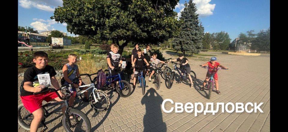 В период летних каникул сотрудники ОГИБДД ОМВД России "Антрацитовский", "Брянковский" “Свердловский” и "Краснолучский" проводят профилактические беседы с юными участниками дорожного движения