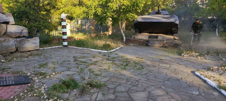 Депутат Совета Лутугинского муниципального округа Александр Дуленко совместно с ветеранами Лутугинского отделения Луганской региональной общественной организации Российского союза ветеранов Афганистана и специальных военных... Депутат Совета Лутугинского муниципального округа Александр Дуленко совместно с ветеранами Лутугинского отделения Луганской региональной общественной организации Российского союза ветеранов Афганистана и специальных военных...