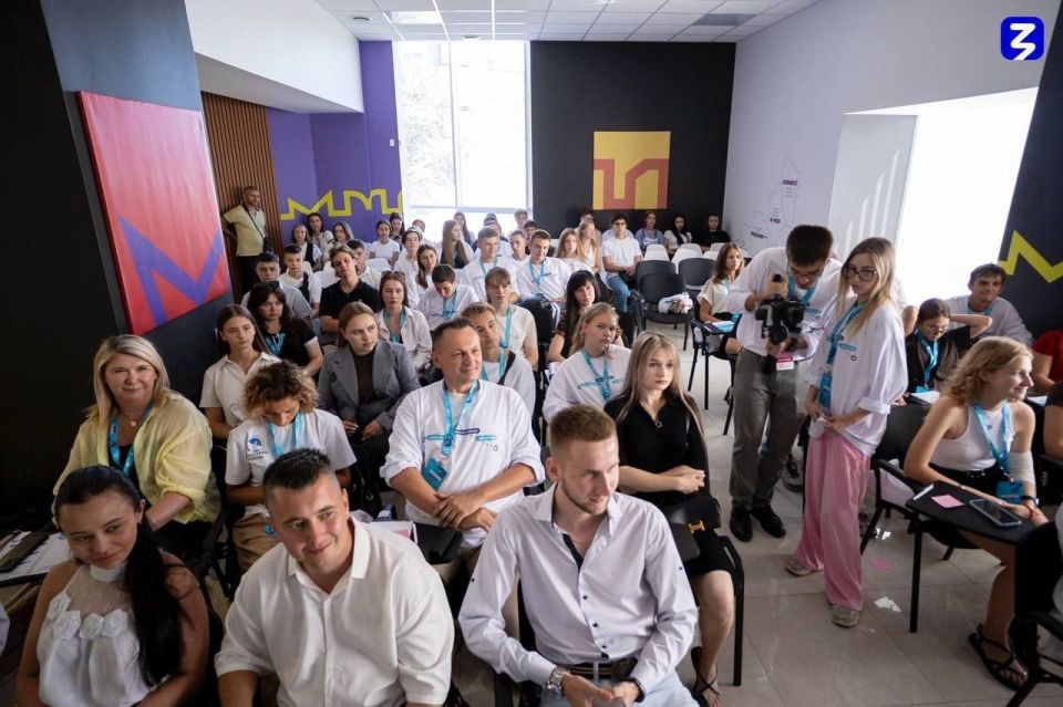 «Сердце в деле»: как волонтеры из Стаханова учились менять мир «Сердце в деле»: как волонтеры из Стаханова учились менять мир