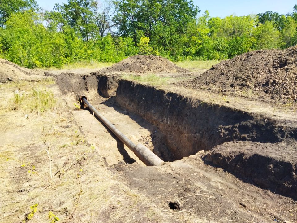 В Ровеньках продолжается капремонт водовода Курган — Новодарьевка В Ровеньках продолжается капремонт водовода Курган — Новодарьевка