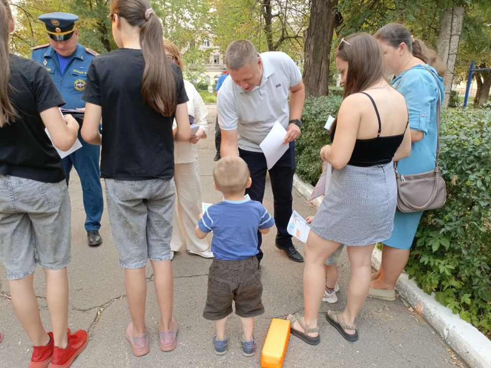 Активисты «Единой России» продолжают осуществлять контроль за безопасностью детских площадок Активисты «Единой России» продолжают осуществлять контроль за безопасностью детских площадок