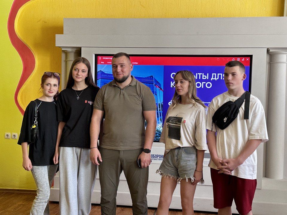 Перевальск посетила делегация Министерства молодежной политики Луганской Народной Республики Перевальск посетила делегация Министерства молодежной политики Луганской Народной Республики