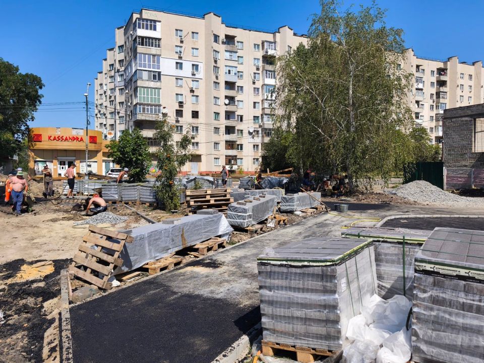 Сергей Козенко: В Краснодоне продолжаются работы по благоустройству Аллеи Героев Краснодона в рамках муниципальной программы «Формирование современной городской среды» Сергей Козенко: В Краснодоне продолжаются работы по благоустройству Аллеи Героев Краснодона в рамках муниципальной программы «Формирование современной городской среды»