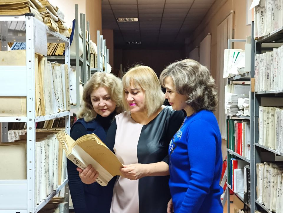 Обзор прессы «Слава Краснодона»: Работа архивного отдела и его значимость Обзор прессы «Слава Краснодона»: Работа архивного отдела и его значимость