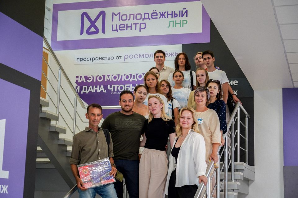 Ciao amici!. Международная дружба расширяет свою географию, ведь сегодня молодёжь Республики встретилась с итальянскими общественниками: Давид Спаккасасси – волонтёр благотворительный организация Сперанца (Культурная... Ciao amici!. Международная дружба расширяет свою географию, ведь сегодня молодёжь Республики встретилась с итальянскими общественниками: Давид Спаккасасси – волонтёр благотворительный организация Сперанца (Культурная...