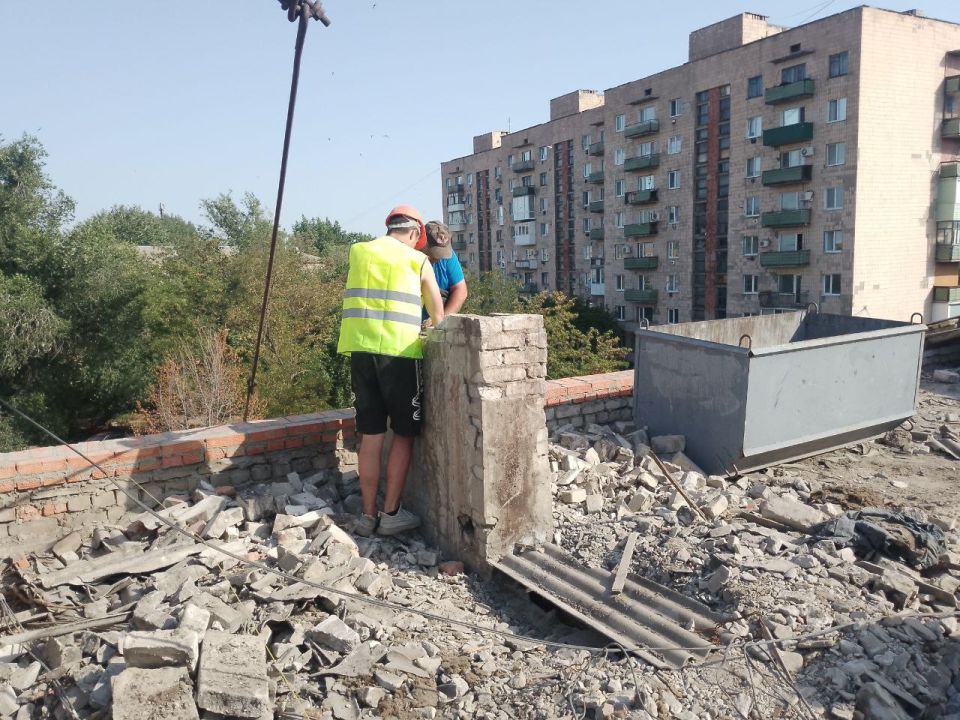 Сергей Козенко: В рамках специального инфраструктурного проекта Тюменские строители из компании СК «СТИЛЛ» активно работают над капитальным ремонтом кровли по адресу: г. Краснодон, ул. П. Котова, д. 2А. Общая площадь... Сергей Козенко: В рамках специального инфраструктурного проекта Тюменские строители из компании СК «СТИЛЛ» активно работают над капитальным ремонтом кровли по адресу: г. Краснодон, ул. П. Котова, д. 2А. Общая площадь...