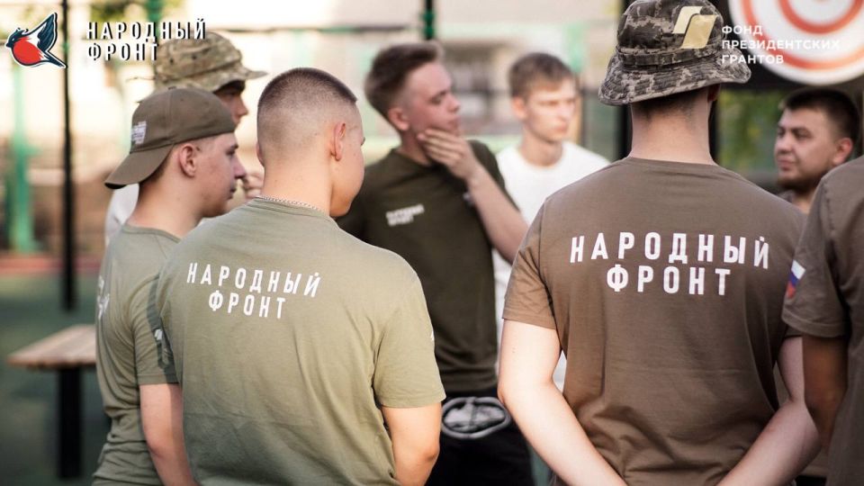 На днях нашу Молодёжку в Стаханове посетил куратор новых регионов МНФ! Встреча прошла в душевной и дружеской атмосфере На днях нашу Молодёжку в Стаханове посетил куратор новых регионов МНФ! Встреча прошла в душевной и дружеской атмосфере