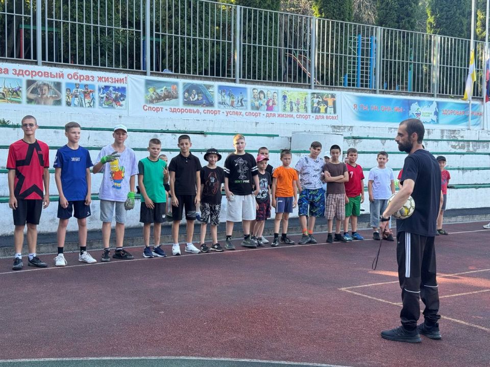 Для юных кировчан завершилась первая смена в Детском оздоровительном лагере «Сосновый бор» Для юных кировчан завершилась первая смена в Детском оздоровительном лагере «Сосновый бор»