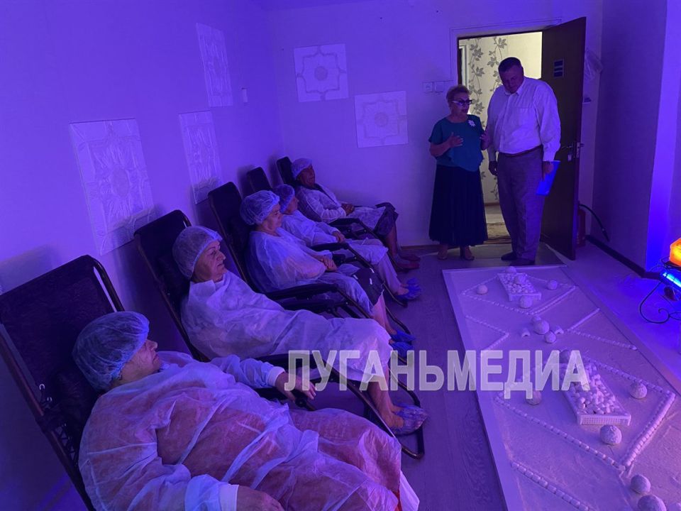 Кировский комплексный центр социального обслуживания населения с рабочим визитом посетил замминистра труда и социальной политики ЛНР Евгений Войнов Кировский комплексный центр социального обслуживания населения с рабочим визитом посетил замминистра труда и социальной политики ЛНР Евгений Войнов