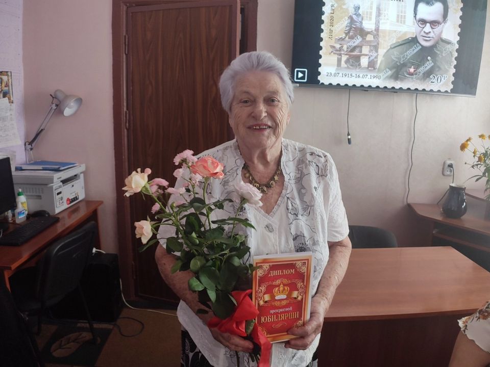 30 июля, в муниципальном бюджетном учреждении «Лутугинская центральная районная библиотека» состоялось памятное мероприятие, приуроченное к 110-летию со дня рождения Михаила Львовича Матусовского — поэта-песенника... 30 июля, в муниципальном бюджетном учреждении «Лутугинская центральная районная библиотека» состоялось памятное мероприятие, приуроченное к 110-летию со дня рождения Михаила Львовича Матусовского — поэта-песенника...