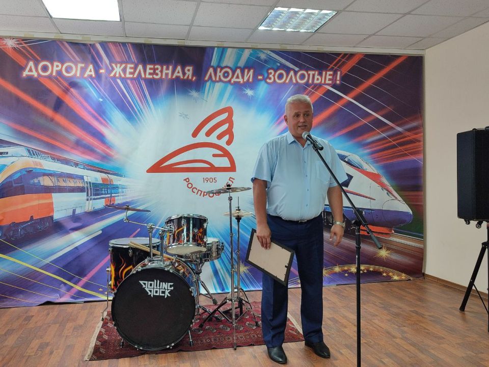 Константин Бутримов: ДОРОГА – ЖЕЛЕЗНАЯ, ЛЮДИ – ЗОЛОТЫЕ: Железнодорожники Луганщины отметили профессиональный праздник Константин Бутримов: ДОРОГА – ЖЕЛЕЗНАЯ, ЛЮДИ – ЗОЛОТЫЕ: Железнодорожники Луганщины отметили профессиональный праздник