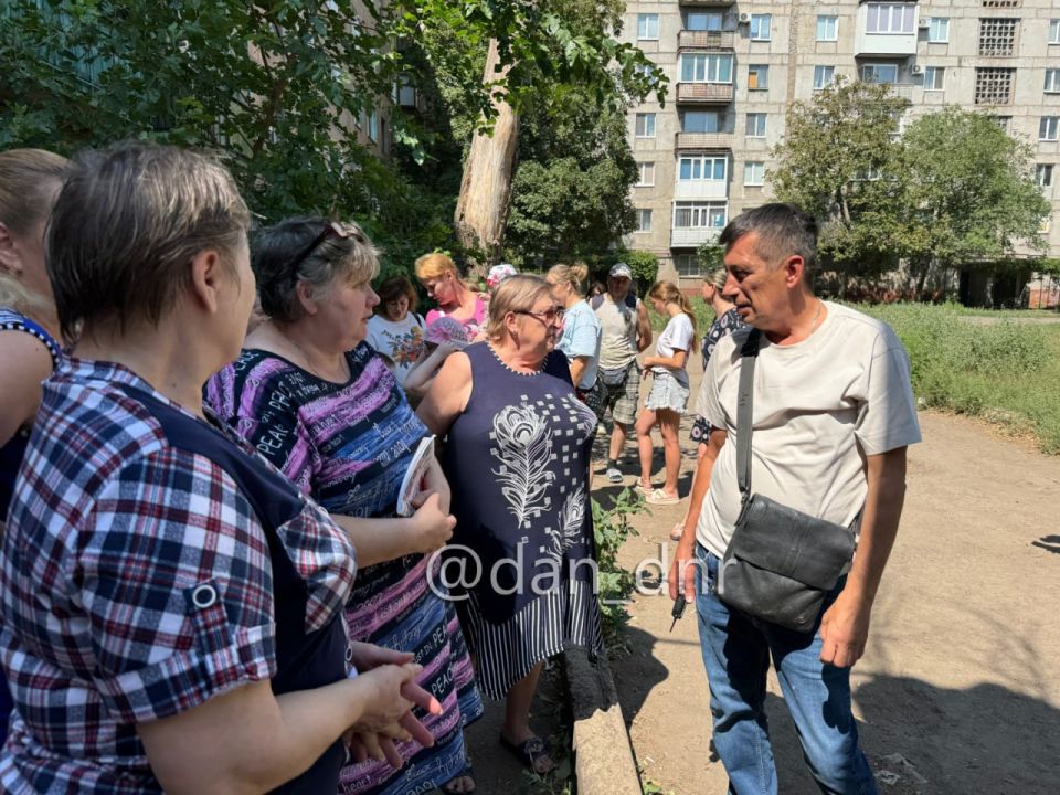 Есть такая профессия — людям помогать Есть такая профессия — людям помогать