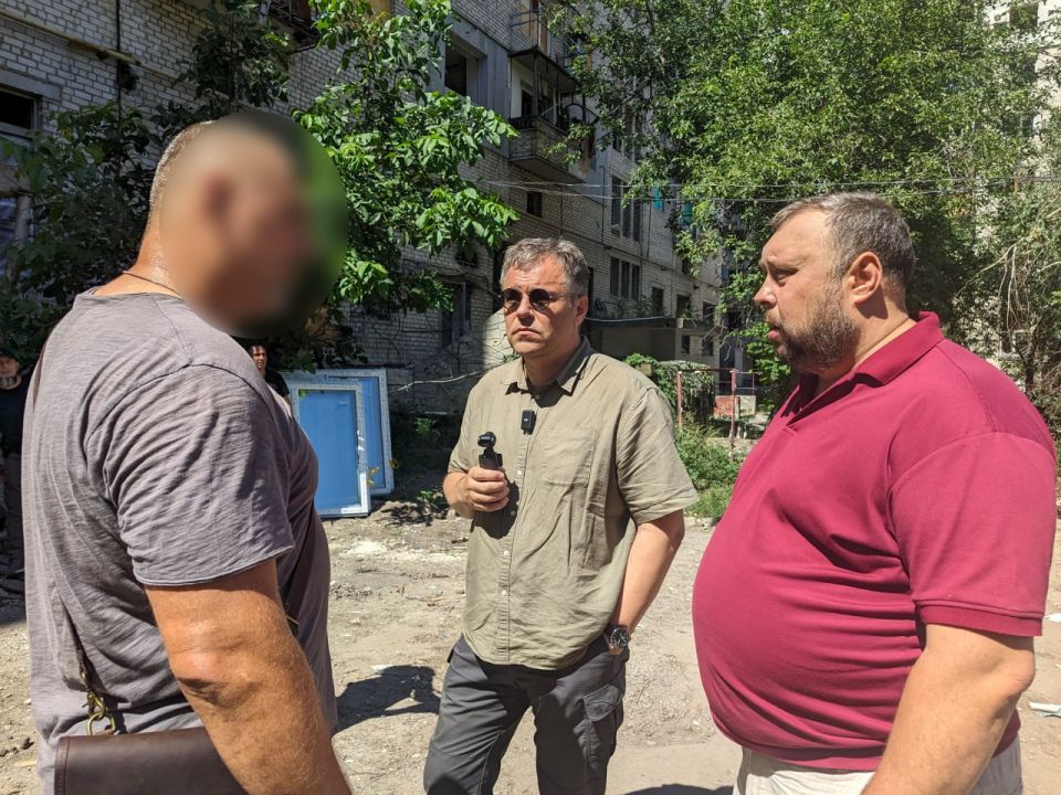 Посол по особым поручениям по преступлениям киевского режима МИД России Родион Мирошник в рамках рабочей поездки прибыл в Лисичанск Посол по особым поручениям по преступлениям киевского режима МИД России Родион Мирошник в рамках рабочей поездки прибыл в Лисичанск
