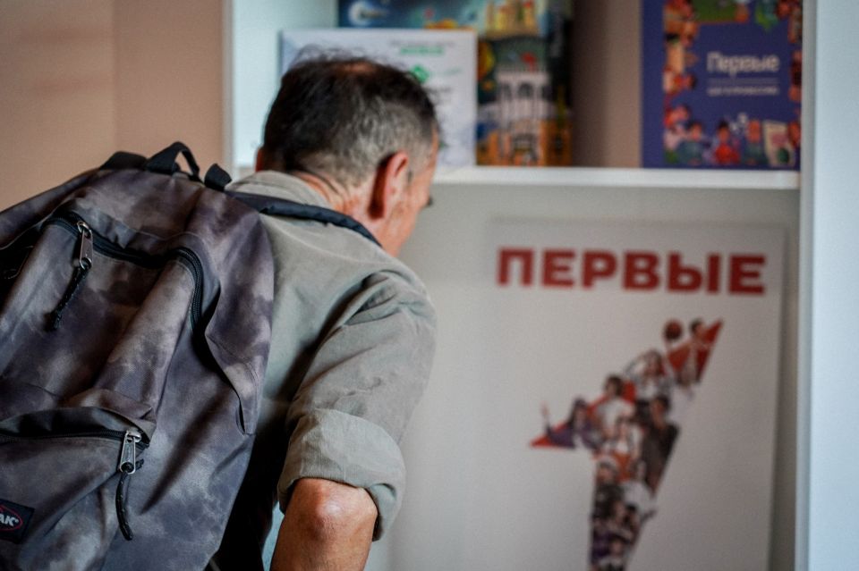Ciao amici!. Международная дружба расширяет свою географию, ведь сегодня молодёжь Республики встретилась с итальянскими общественниками: Давид Спаккасасси – волонтёр благотворительный организация Сперанца (Культурная... Ciao amici!. Международная дружба расширяет свою географию, ведь сегодня молодёжь Республики встретилась с итальянскими общественниками: Давид Спаккасасси – волонтёр благотворительный организация Сперанца (Культурная...