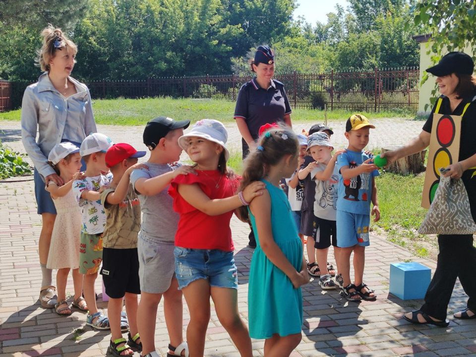31.07.2025 г в ГБДОУ ЛНР "Беловодский ясли - сад №2 "Радуга" совместно с инспектором ГИБДД Лежебоковой Т.В. прошло мероприятие "Безопасное лето" 31.07.2025 г в ГБДОУ ЛНР "Беловодский ясли - сад №2 "Радуга" совместно с инспектором ГИБДД Лежебоковой Т.В. прошло мероприятие "Безопасное лето"