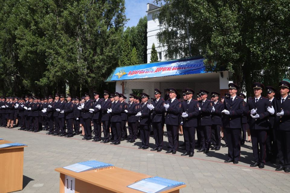 Луганские выпускники получили дипломы Воронежского института МВД Луганские выпускники получили дипломы Воронежского института МВД
