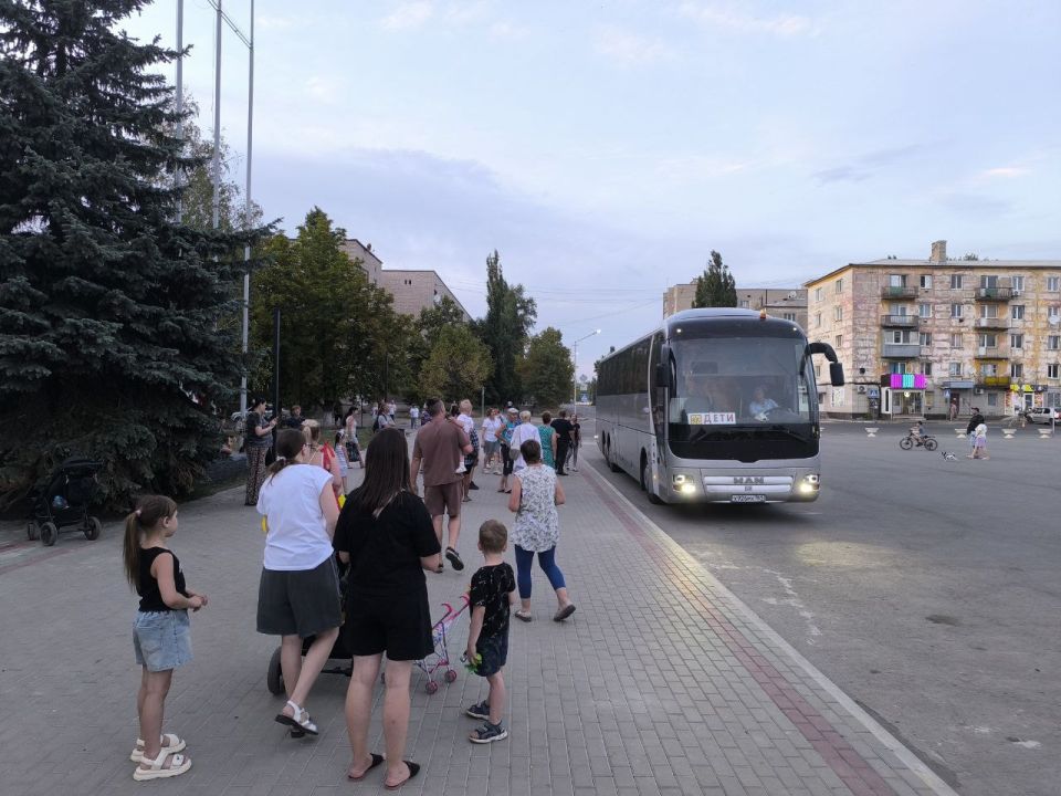 Для юных кировчан завершилась первая смена в Детском оздоровительном лагере «Сосновый бор» Для юных кировчан завершилась первая смена в Детском оздоровительном лагере «Сосновый бор»