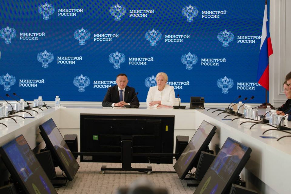 Глава Минстроя России Ирек Файзуллин поприветствовал участников мероприятия «Дни ВЭБ.РФ и институтов развития в ЛНР» Глава Минстроя России Ирек Файзуллин поприветствовал участников мероприятия «Дни ВЭБ.РФ и институтов развития в ЛНР»