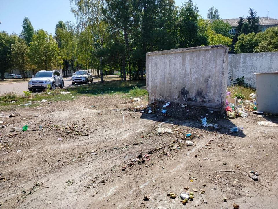 Коммунальные службы Стаханова продолжают борьбу с мусором Коммунальные службы Стаханова продолжают борьбу с мусором