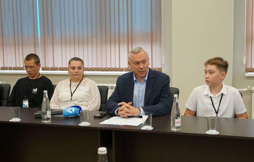 Василий Носков: Вместе с Губернатором региона, Андреем Александровичем Травниковым ознакомились с работой Центра молодежных инициатив Ордынского района Василий Носков: Вместе с Губернатором региона, Андреем Александровичем Травниковым ознакомились с работой Центра молодежных инициатив Ордынского района