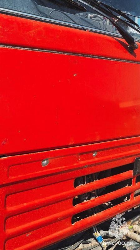 Пять сотрудников МЧС России пострадали из-за атаки беспилотника в Попасной Пять сотрудников МЧС России пострадали из-за атаки беспилотника в Попасной
