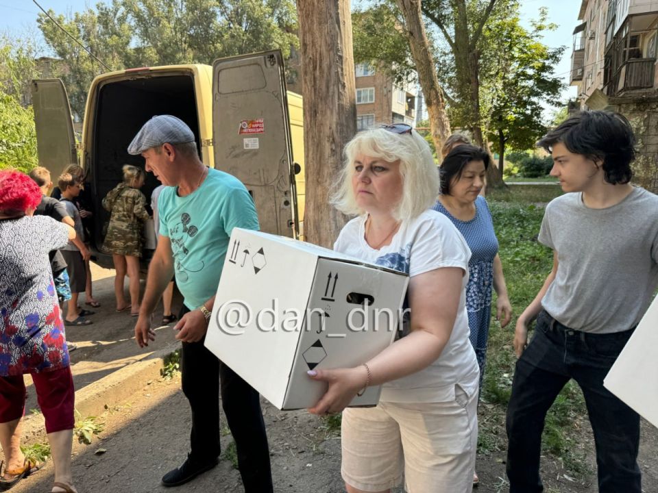 Есть такая профессия — людям помогать Есть такая профессия — людям помогать