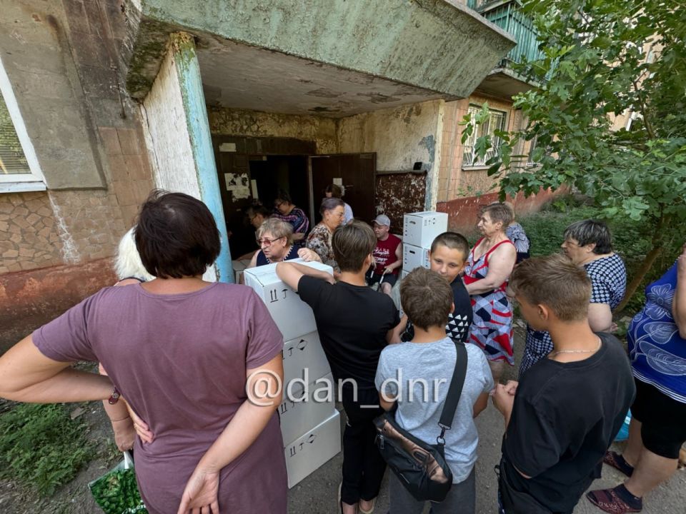 Есть такая профессия — людям помогать Есть такая профессия — людям помогать