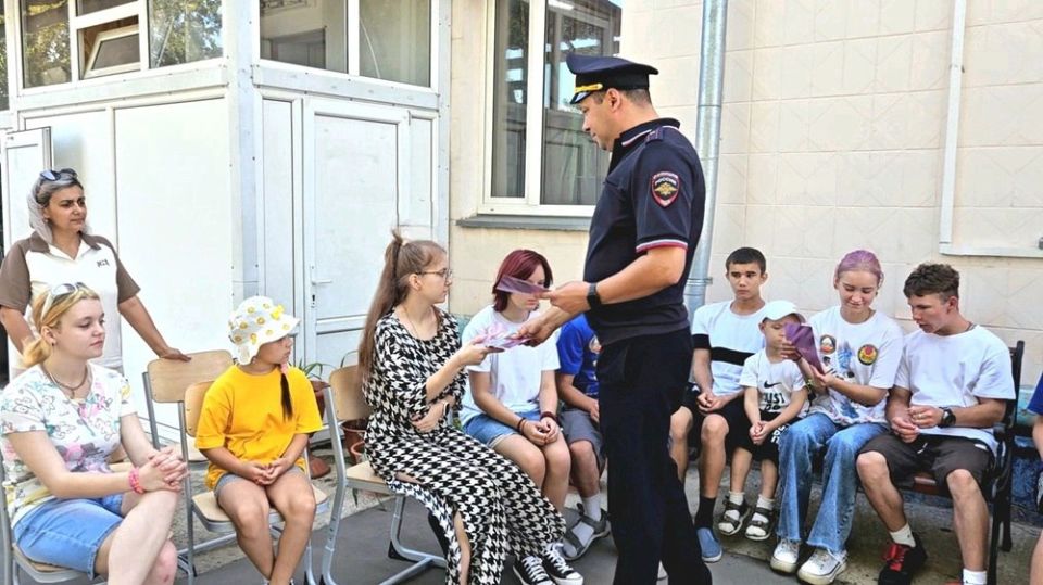 Транспортные полицейские Луганска провели профилактическую беседу с воспитанниками «Семейного центра»