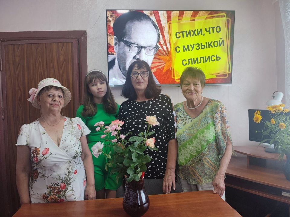 30 июля, в муниципальном бюджетном учреждении «Лутугинская центральная районная библиотека» состоялось памятное мероприятие, приуроченное к 110-летию со дня рождения Михаила Львовича Матусовского — поэта-песенника... 30 июля, в муниципальном бюджетном учреждении «Лутугинская центральная районная библиотека» состоялось памятное мероприятие, приуроченное к 110-летию со дня рождения Михаила Львовича Матусовского — поэта-песенника...