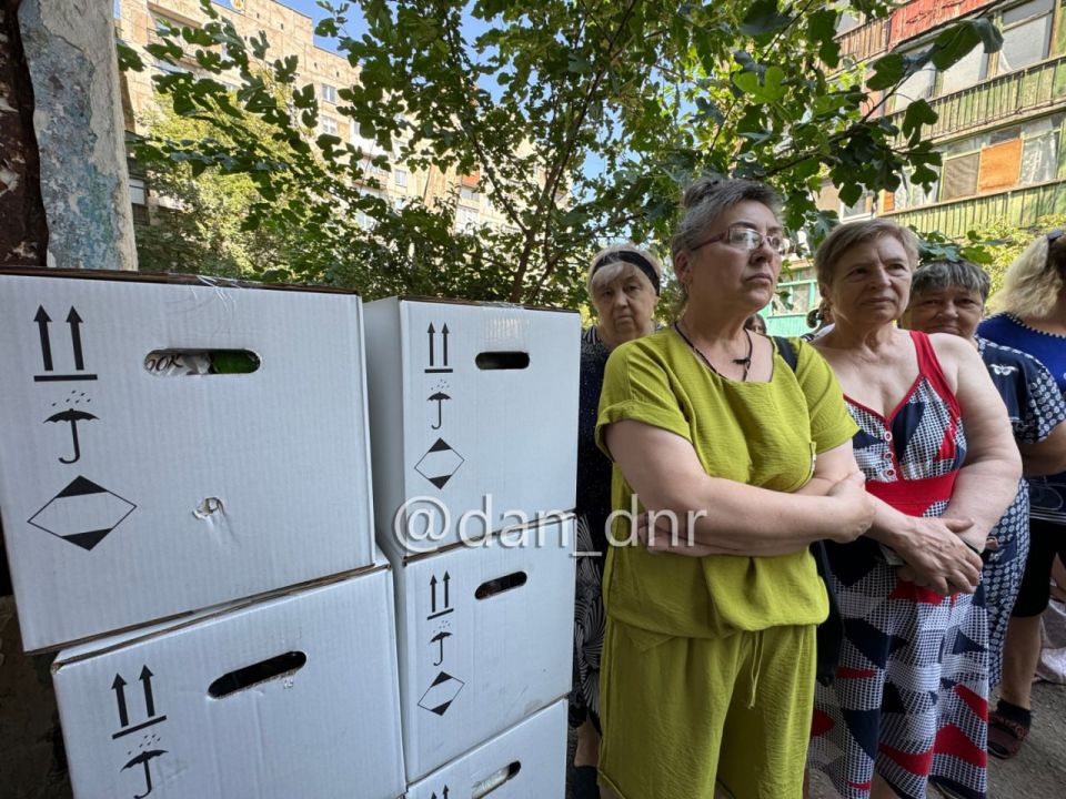 Есть такая профессия — людям помогать Есть такая профессия — людям помогать