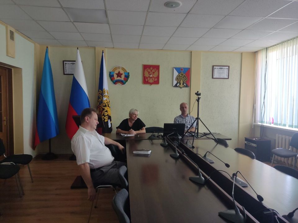 Представители управления архитектуры, градостроительства и земельных отношений, управления экономики и коммунальной собственности Администрации городского округа муниципальное образование городской округ город Ровеньки... Представители управления архитектуры, градостроительства и земельных отношений, управления экономики и коммунальной собственности Администрации городского округа муниципальное образование городской округ город Ровеньки...